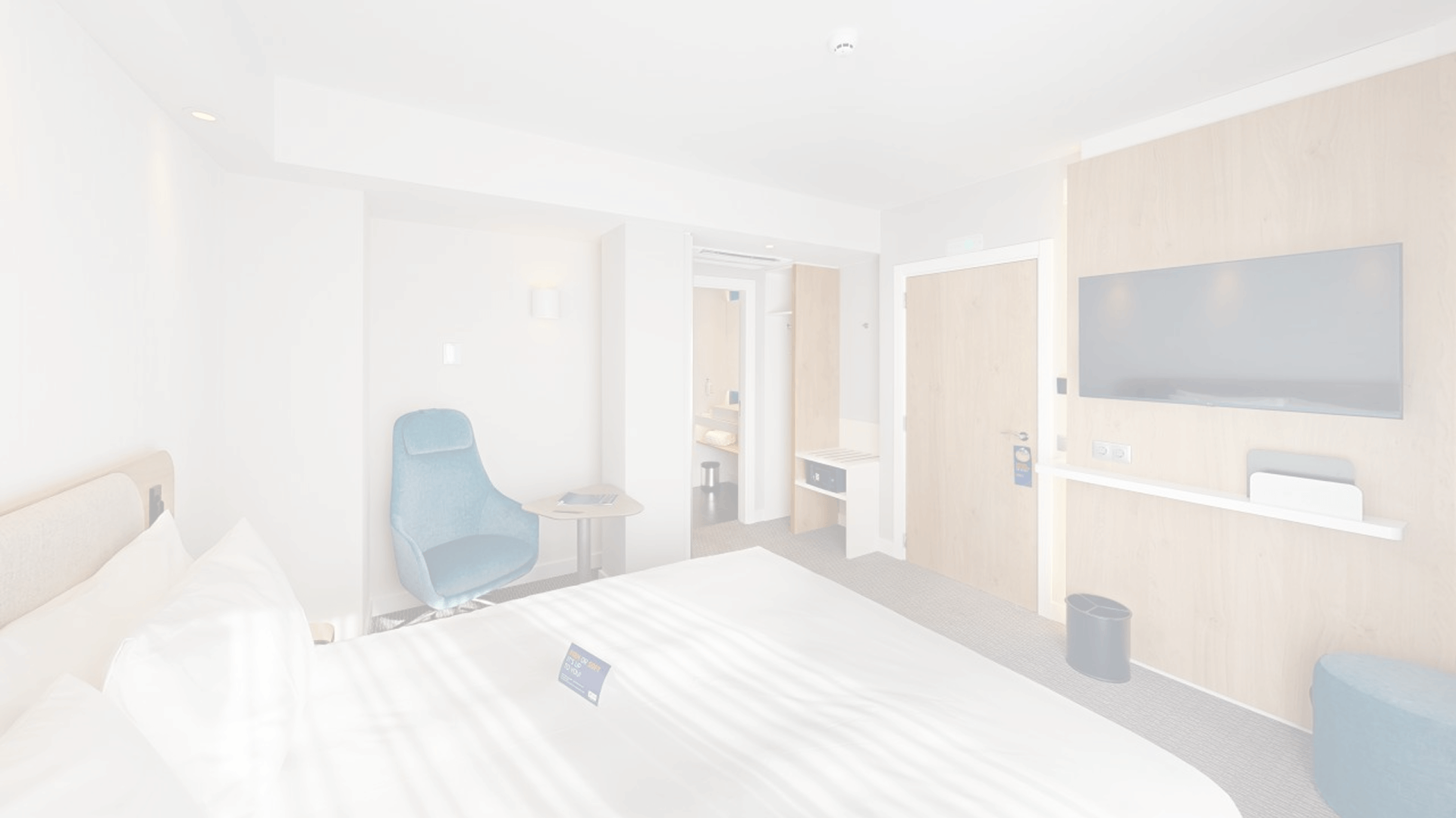 Holiday Inn Express & Suites Hotel Room